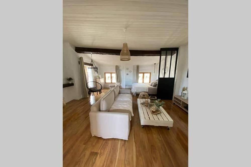 Entire apartment, Le Pilori in Niort, Niort region