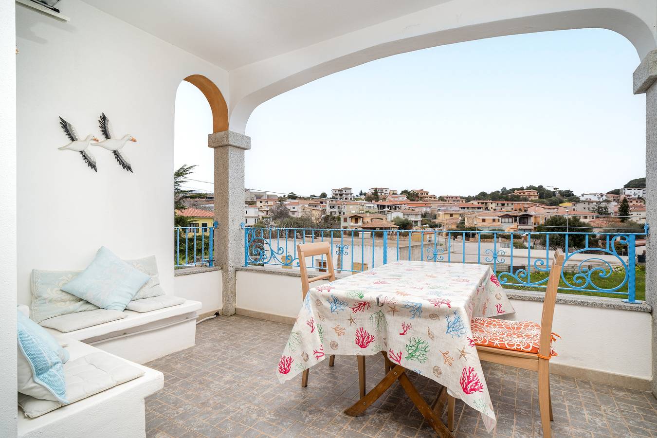 Appartamento intero, Appartamento 'S'ercole Superior' con vista sul borgo medievale e terrazza privata in Flumini, Posada