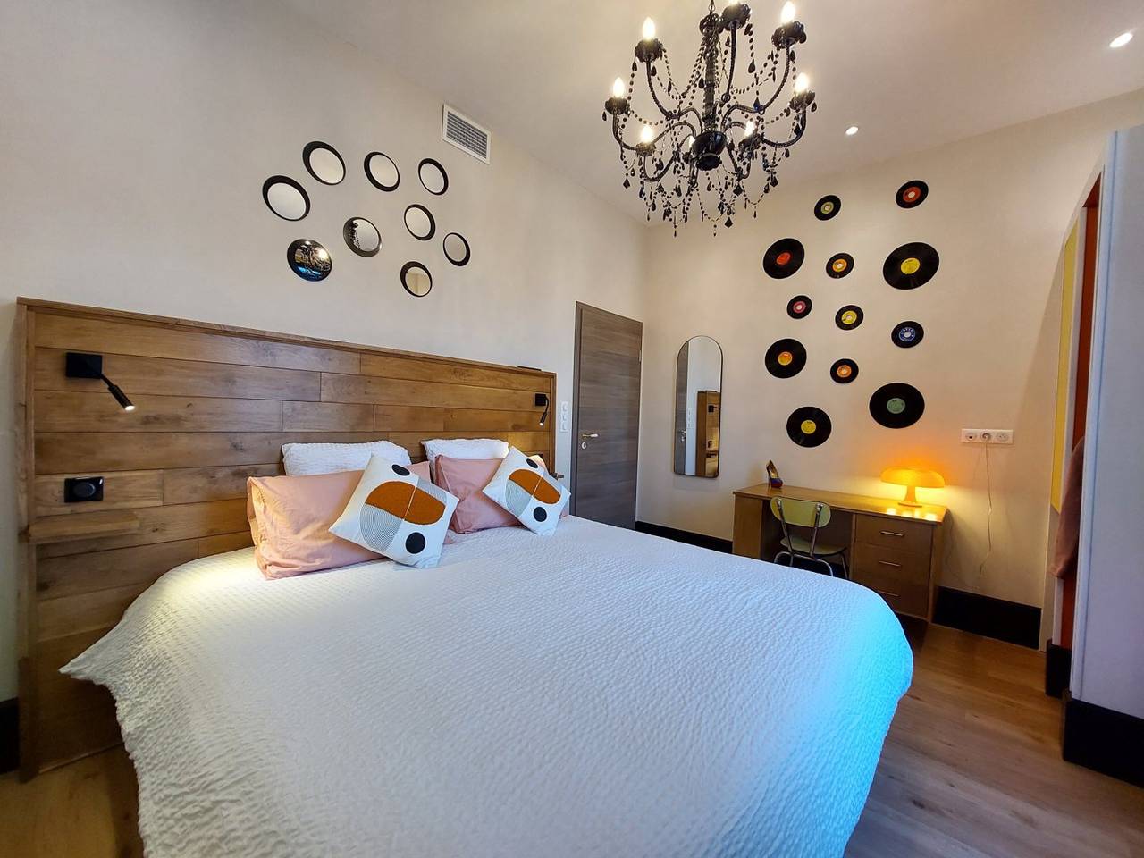Chambre d'hôtes La Belle Époque - Chambre Pop Art in Cournon-d'Auvergne, Massif central
