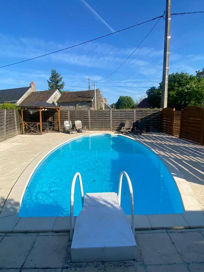 Location de vacances pour 6 personnes, avec piscine ainsi que jardin et vue à Parçay-les-Pins - 3