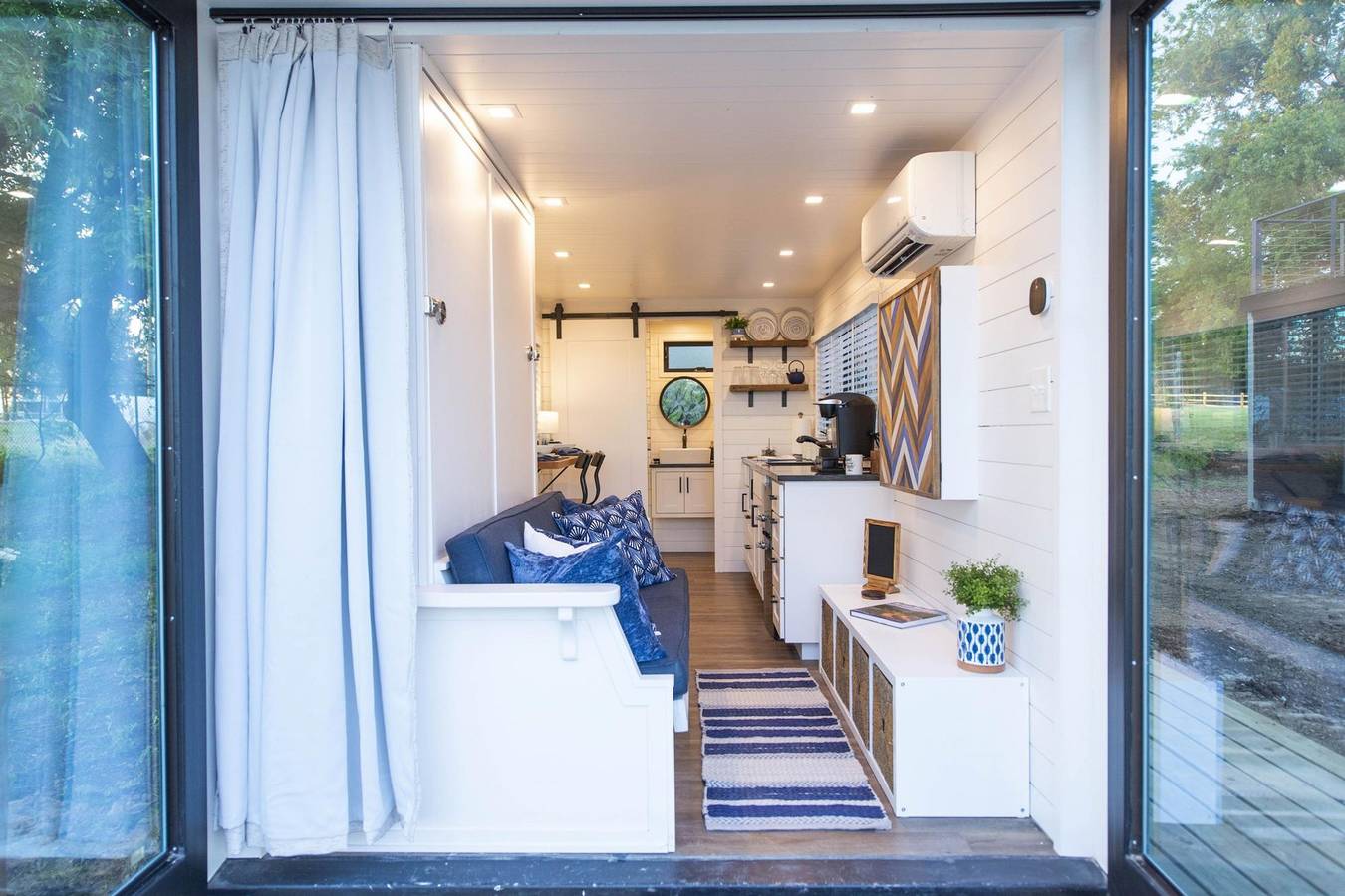 The Bluebonnet- Container Home Country Setting Near Waco Attractions in McLennan County