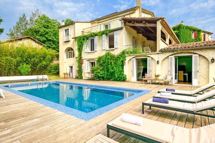 Maison de vacances pour 12 personnes, avec piscine ainsi que terrasse et jardin, animaux acceptés