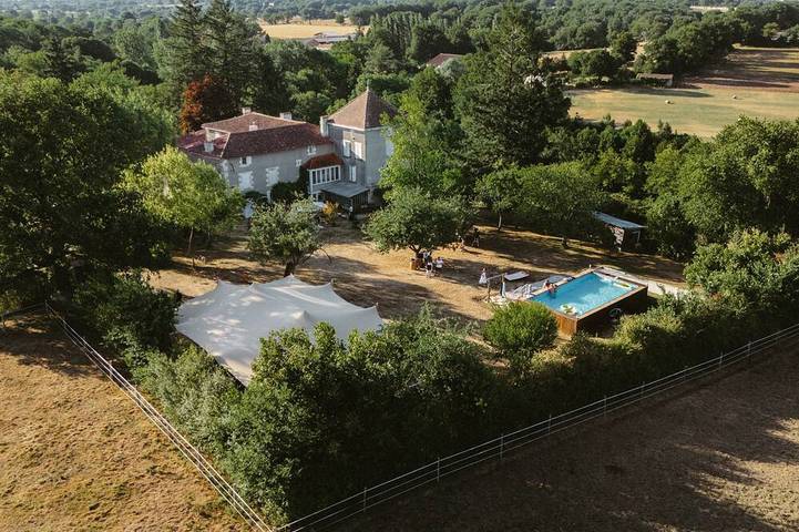 Location de vacances pour 20 personnes, avec jacuzzi et jardin à Alloue