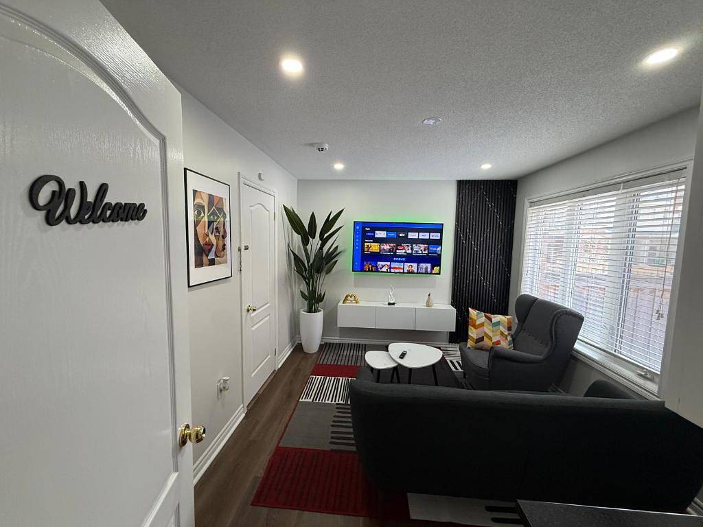 Appartamento intero, Accogliente appartamento su due livelli con ingresso separato a Brampton in Brampton, Lago Ontario (Kanada)