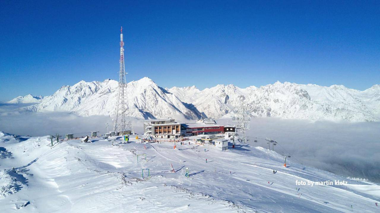 Venet Gipfelhütte in Kaunergrat, Zams