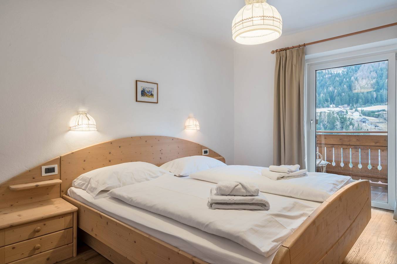 Entire apartment, Holiday Apartment "Manuela" with Mountain View, Balcony & Wi-Fi in Ortisei, Dolomiti Superski