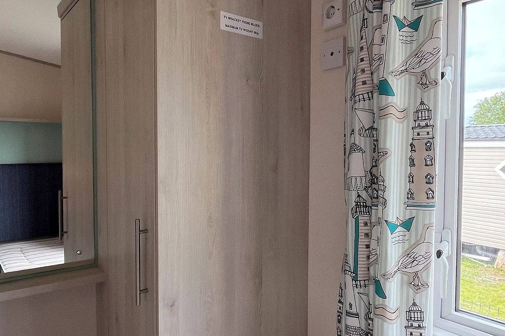 Recent top-of-the-range mobile home, very spacious Located 2km from the beach in Ouistreham, Caen region