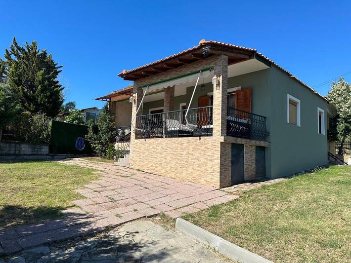 Location de vacances pour 4 personnes, avec Balcon et Terrasse ainsi que Jardin et Vue dans (Nea) Vrasna
