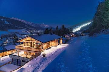 Chalet für 12 Personen, mit Pool und Ausblick sowie Sauna und Garten in Schladming