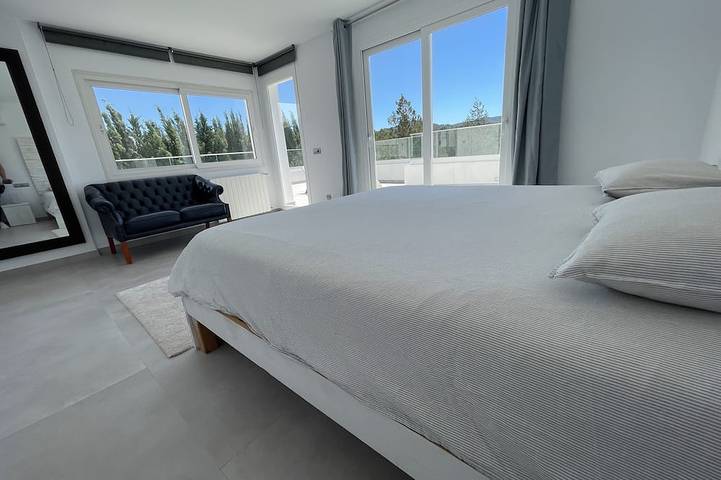 Moderne Villa mit privatem Pool in der Nähe von San Agustin & San Antonio in Sant Antoni de Portmany, Ibiza Westen