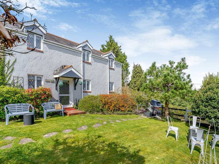 Cottage for 5 people, with garden in Gower