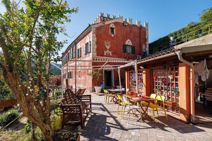 Room 'Azzurra' with Shared Terrace, Wi-Fi and Air Conditioning in Finale Ligure Municipality, Riviera di Ponente