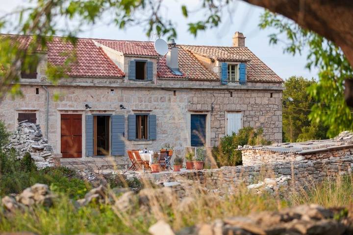 Ferienhaus für 8 Personen, mit Balkon und Terrasse sowie Garten und Pool