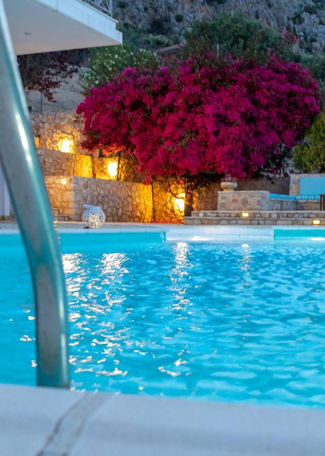 Appartement de vacances pour 5 personnes, avec piscine ainsi que vue et jardin