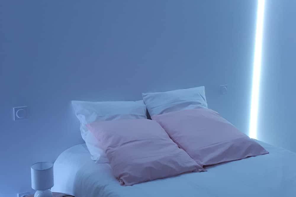 Villa 10/12 p. Swimming Pool, Spa & Private Sauna 2 kms from the beach, marshes, forests in Saint-Vincent-sur-Jard, Vandea