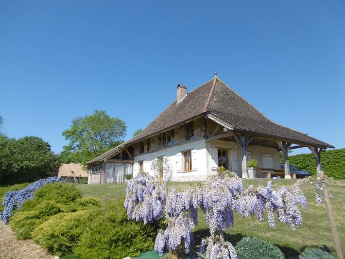 Gîte pour 10 personnes, avec Terrasse ainsi que Jardin et Vue dans Saône-et-Loire