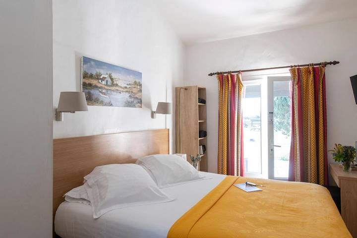 Hôtel pour 3 personnes, avec piscine et sauna ainsi que jacuzzi et jardin, adapté aux familles dans Bac du sauvage - 3