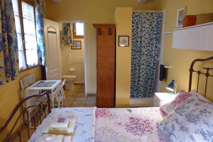 Gîte pour 2 personnes, avec jardin ainsi que piscine et terrasse, animaux acceptés à Rognonas - 3