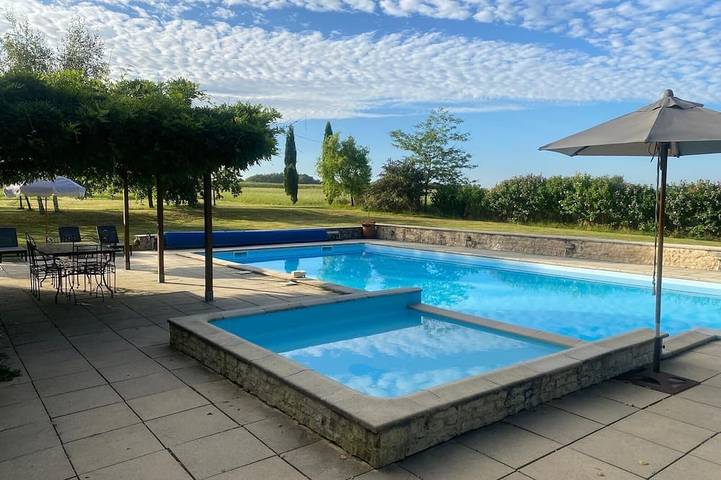 Location de vacances pour 14 personnes, animaux acceptés à Saint-Ciers-sur-Bonnieure