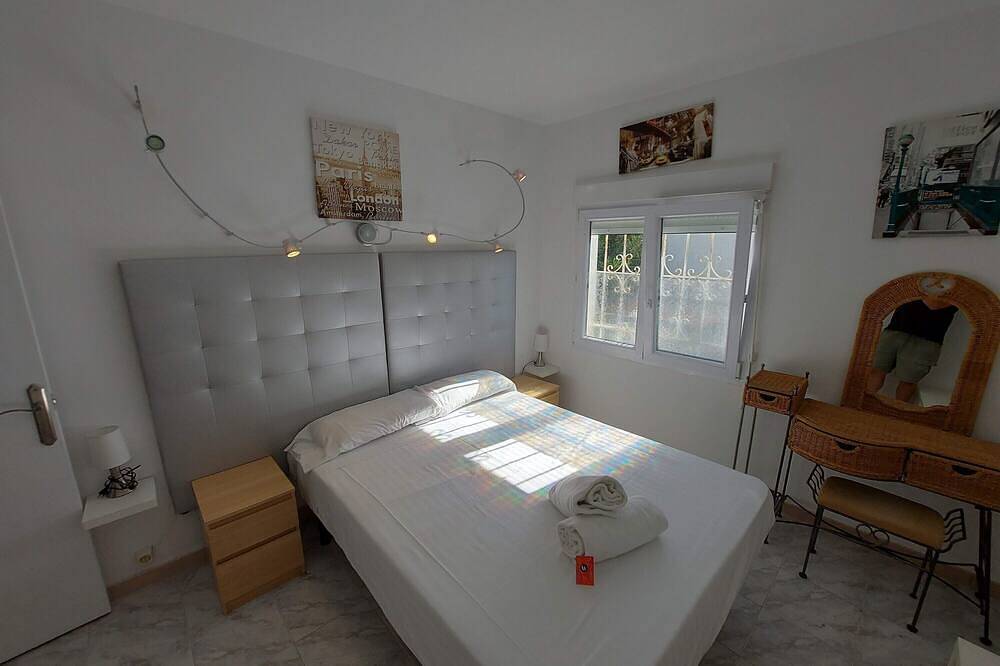 Magnificent Villa with private pool and garden Cap7P Free Wifi in l'Escala, Upper Empordà