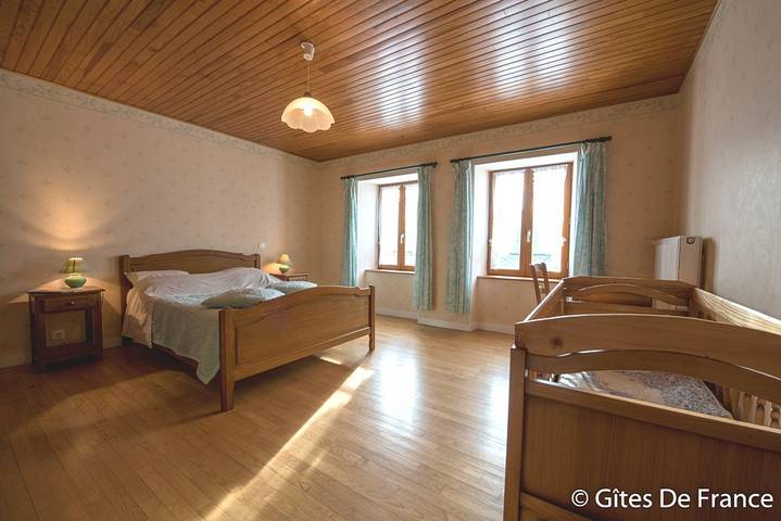 Gîte pour 5 personnes, avec jardin à Murol - 4