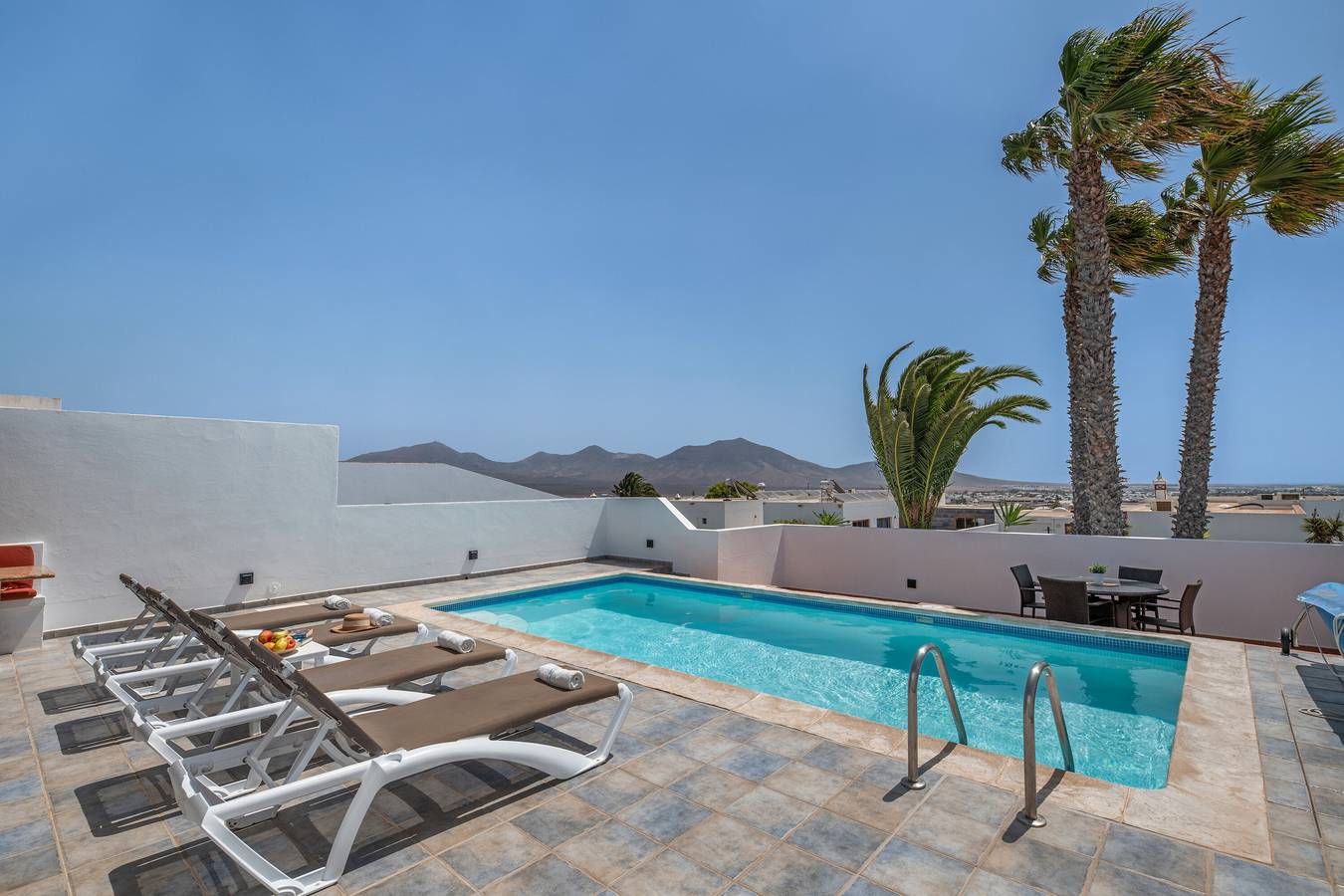 Casa vacanze 'Bay View Villa' con piscina privata, terrazza privata e Wi-Fi in Playa Blanca, Yaiza