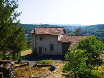 Gîte pour 6 personnes, avec vue ainsi que jardin et terrasse à Polignac