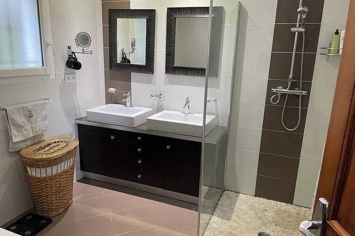Villa für 10 Personen, mit Terrasse und Garten in Nizza - 4