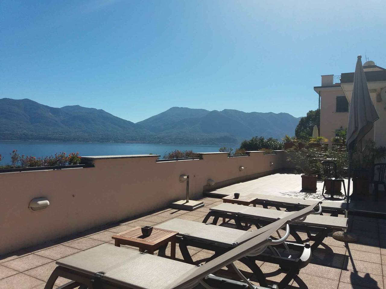Ganze Ferienwohnung, Ferienwohnung mit Balkon oder Terrasse, Privatstrand und Parkplatz in Oggebbio Gemeinde, Lago Maggiore (Piemont)