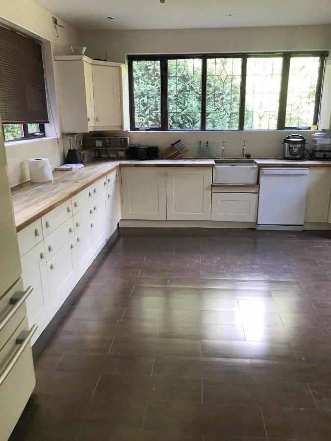Holiday home for 15 people with garden in Luton, Chiltern Hills