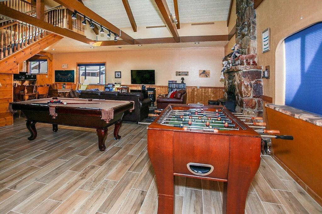 Bear Family Cabin - 5Br / 3Ba / Billardtisch / Kicker / Whirlpool / Wifi in Big Bear Lake, San Bernardino County