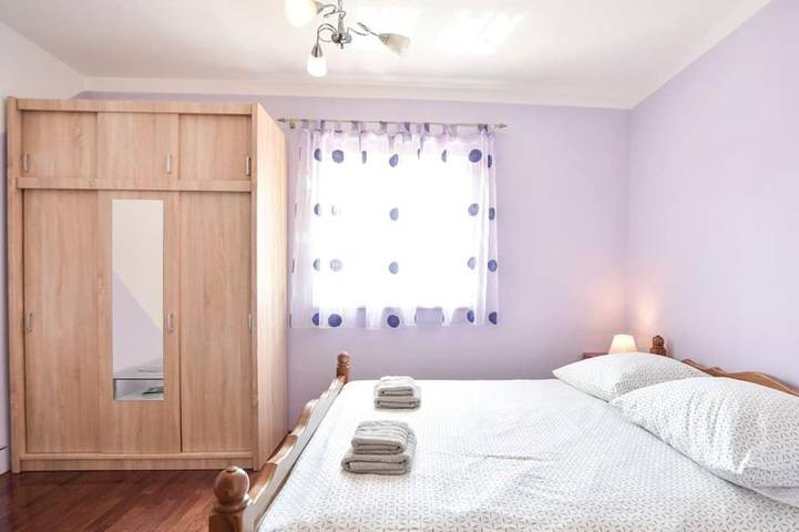 Villa Bosnjak with a private pool in Dalmatinisches Zagora