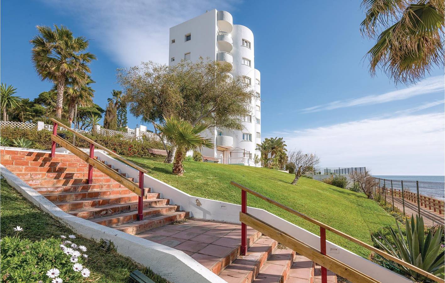 Ganze Ferienwohnung, Gemütliche 1BR w / AC, Pool & Parkplatz in der Nähe von Playa de Calahonda in Sitio de Calahonda, Mijas