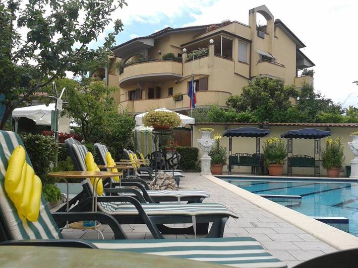 Hôtel pour 3 personnes, avec jardin ainsi que terrasse et piscine, animaux acceptés à Montecatini-Terme - 2