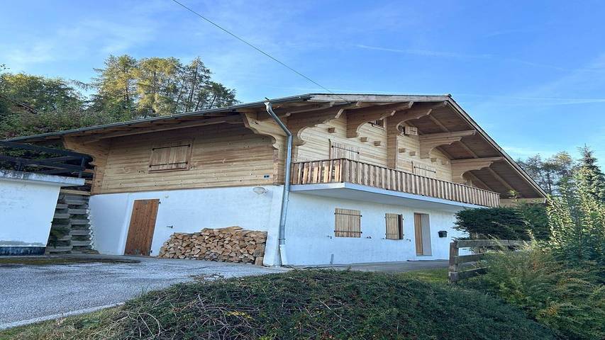 Ferienhaus für 12 Personen, mit Terrasse und Garten sowie Pool im Wallis