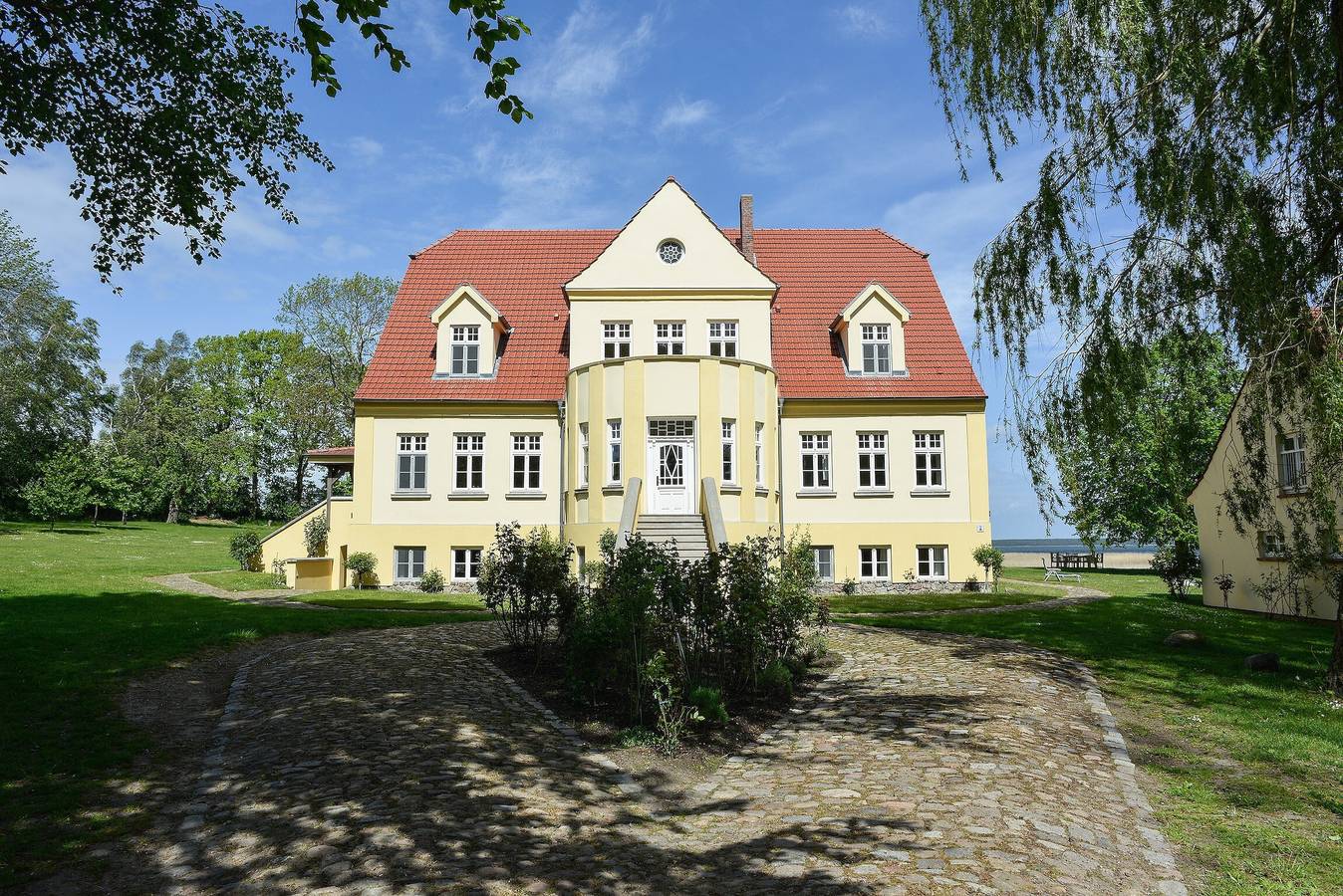 Ganze Wohnung, Ferienwohnung "Gut Grubnow Rügen - 3" mit Seeblick, Gemeinschaftsterrasse und Wlan in Neuenkirchen (Rügen), Rügen