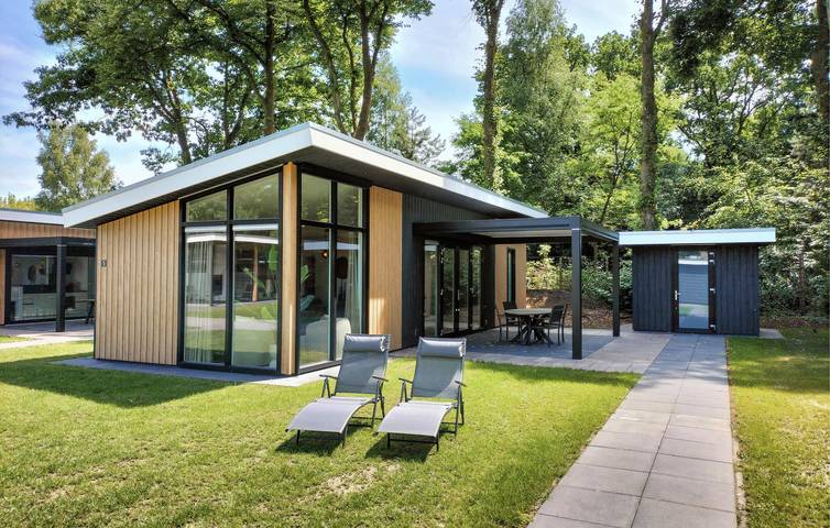 Ferienhaus für 4 Personen, mit Terrasse und Garten sowie Pool, mit Haustier - 1