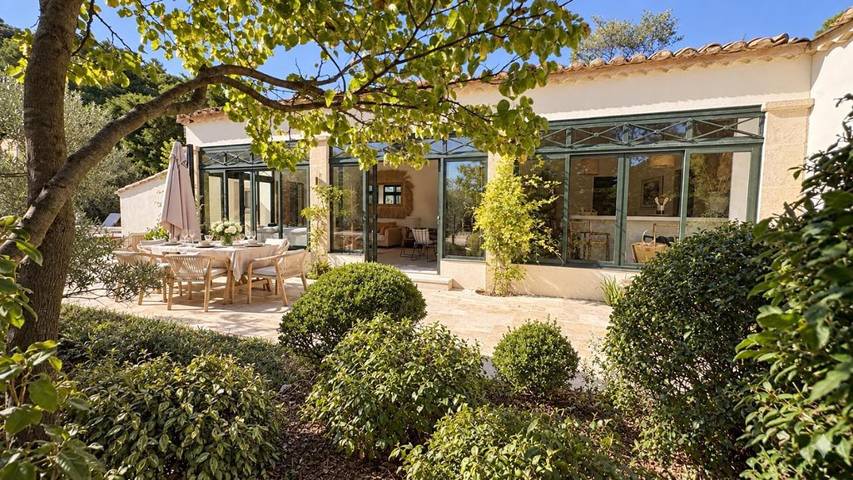 Ferienhaus für 6 Personen, mit Terrasse und Garten sowie Pool und Ausblick