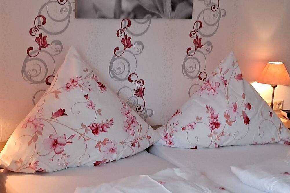 Doppelzimmer Du/Wc - Wein- und Gästehaus Lentes in Trittenheim, Moseleifel