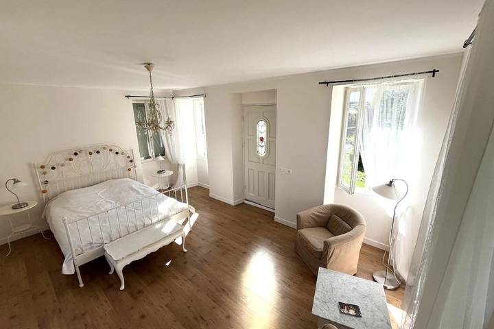 Gîte pour 4 personnes, avec terrasse et jardin à Vigoux
