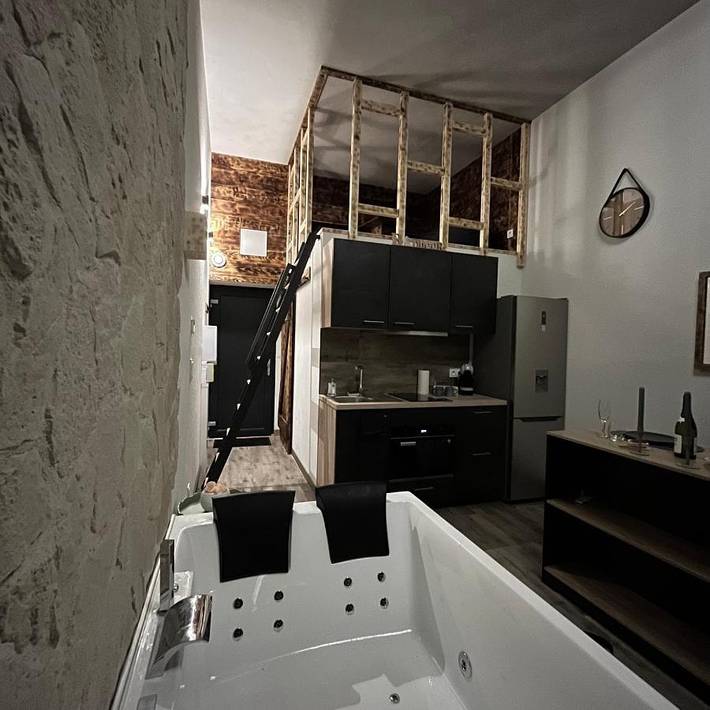 Gîte pour 2 personnes, avec terrasse et jacuzzi, animaux acceptés à Morbier - 3