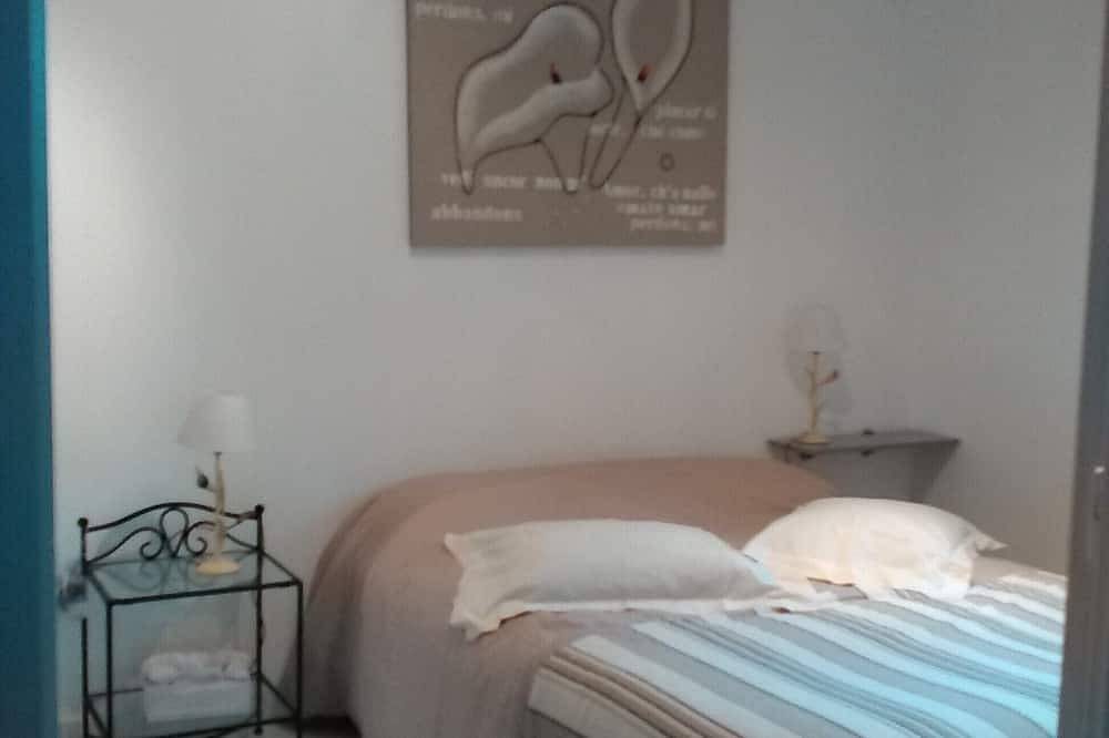 O 'Gold /// Quiet Thyme, Sun, Walking, Leisure, Rest and Freshness in L'Auxinell, Castelnou