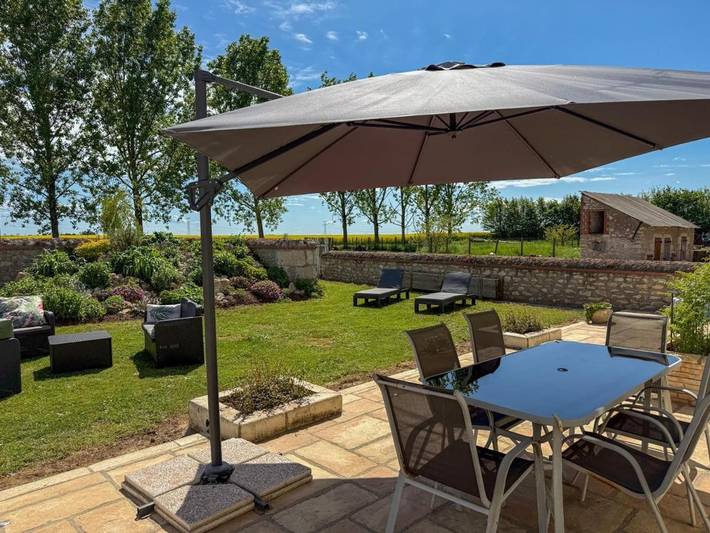 Location de vacances pour 9 personnes, avec terrasse et jardin dans La Chapelle-Saint-Martin-en-Plaine - 2