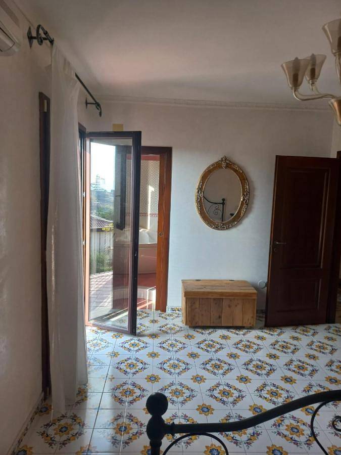 Chambre d’hôte pour 4 personnes, avec jacuzzi ainsi que jardin et balcon à Praia a Mare - 4