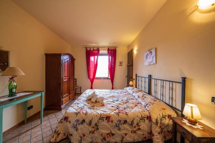 Gîte pour 6 personnes, avec bassin pour enfant et jardin