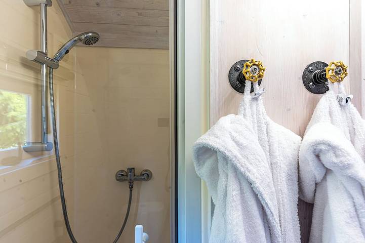 Cabane pour 2 personnes avec spa in Saint-Ciers-Champagne, Région de Jonzac