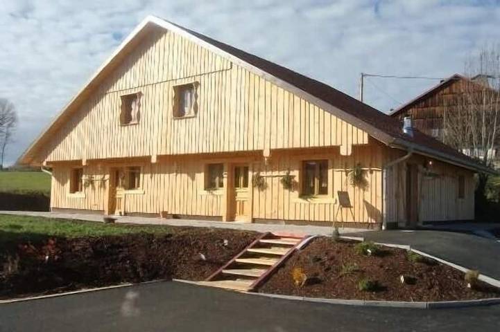 Location de vacances pour 9 personnes, avec jardin à La Longeville