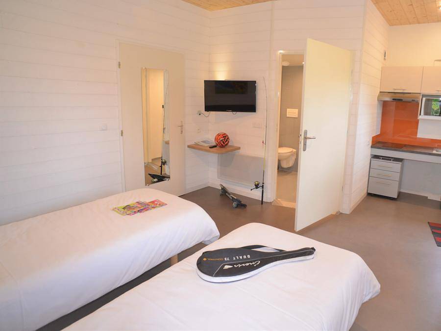 Camping Le Val de Landrouet - Chalet 2 personnes - 2 personnes in Merdrignac, Région de Dinan