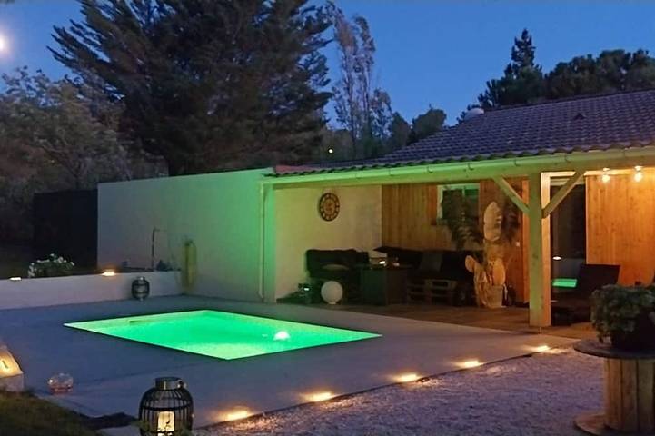 Gîte pour 2 personnes, avec Jacuzzi et Terrasse ainsi que Jardin et Sauna à Malves-en-Minervois