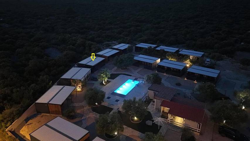 Camping pour 5 personnes, avec vue ainsi que piscine et jardin, adapté aux familles à Pirovac - 2